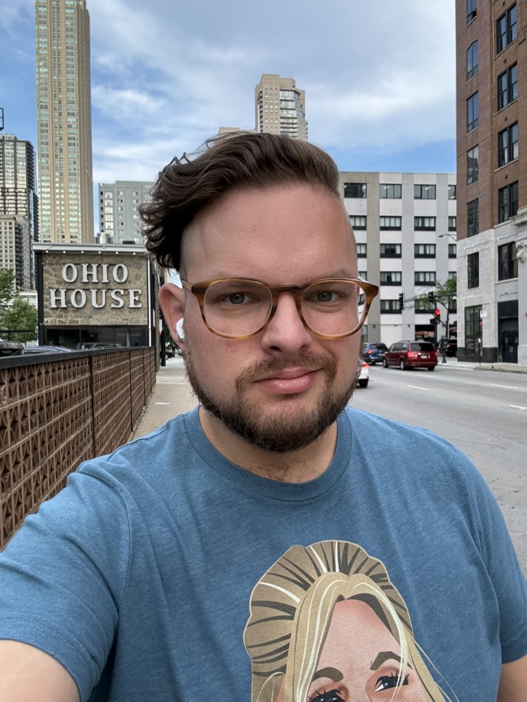 The Ohio House motel sign with downtown Chicago skyscrapers rising in the background