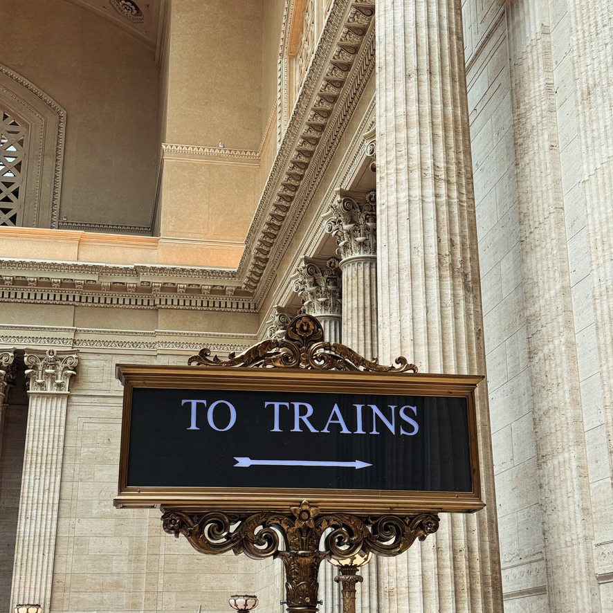 TO TRAINS sign at Chicago Union Station