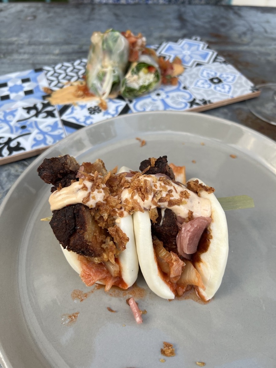 Bao buns with crispy pork belly and pickled toppings