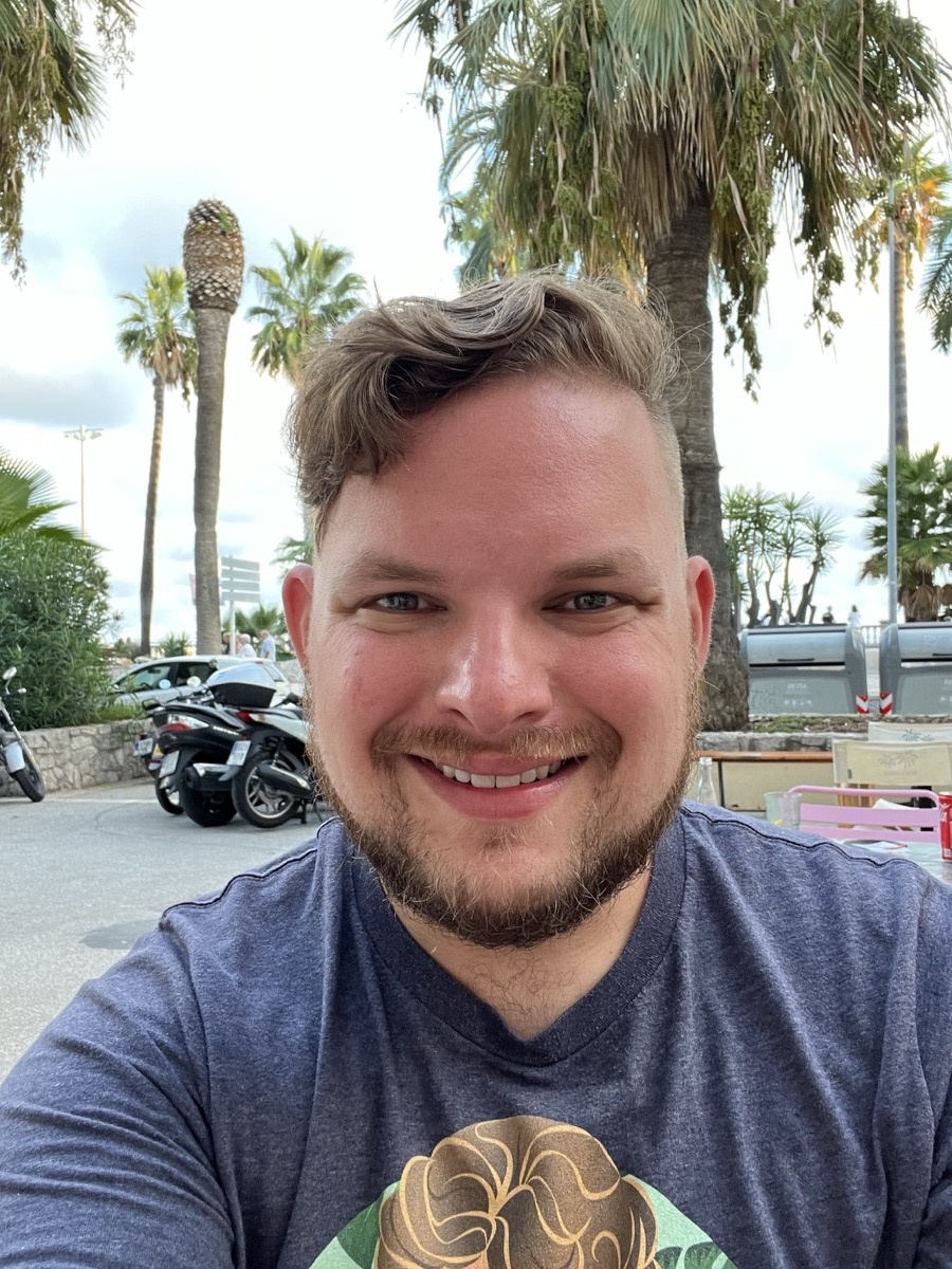 Michael taking a selfie on the Sitges promenade at golden hour